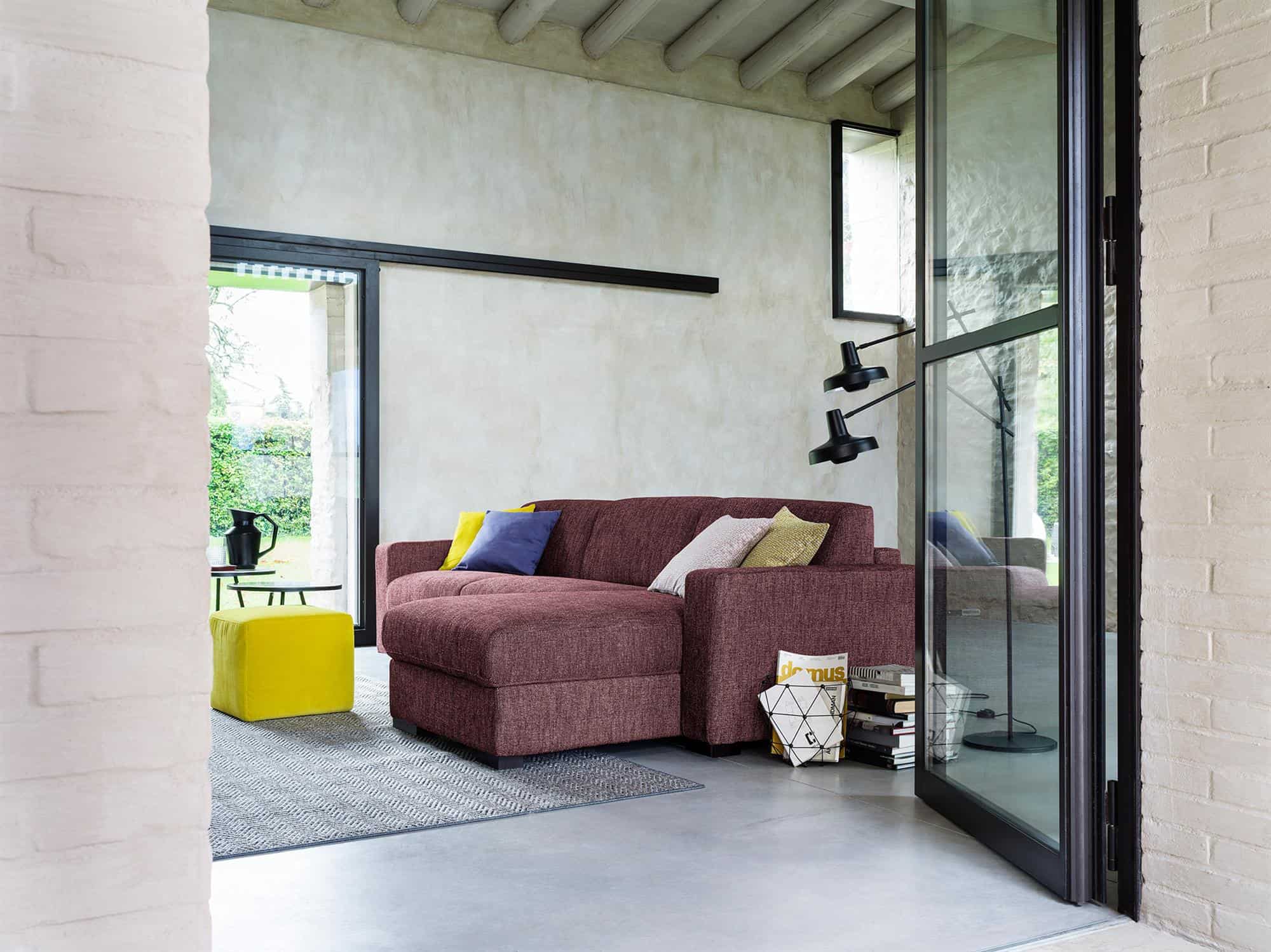 Amerigo large – Composizione divano letto con chaise Longue contenitore 254×166(204) -Tessuto Scacco Granata